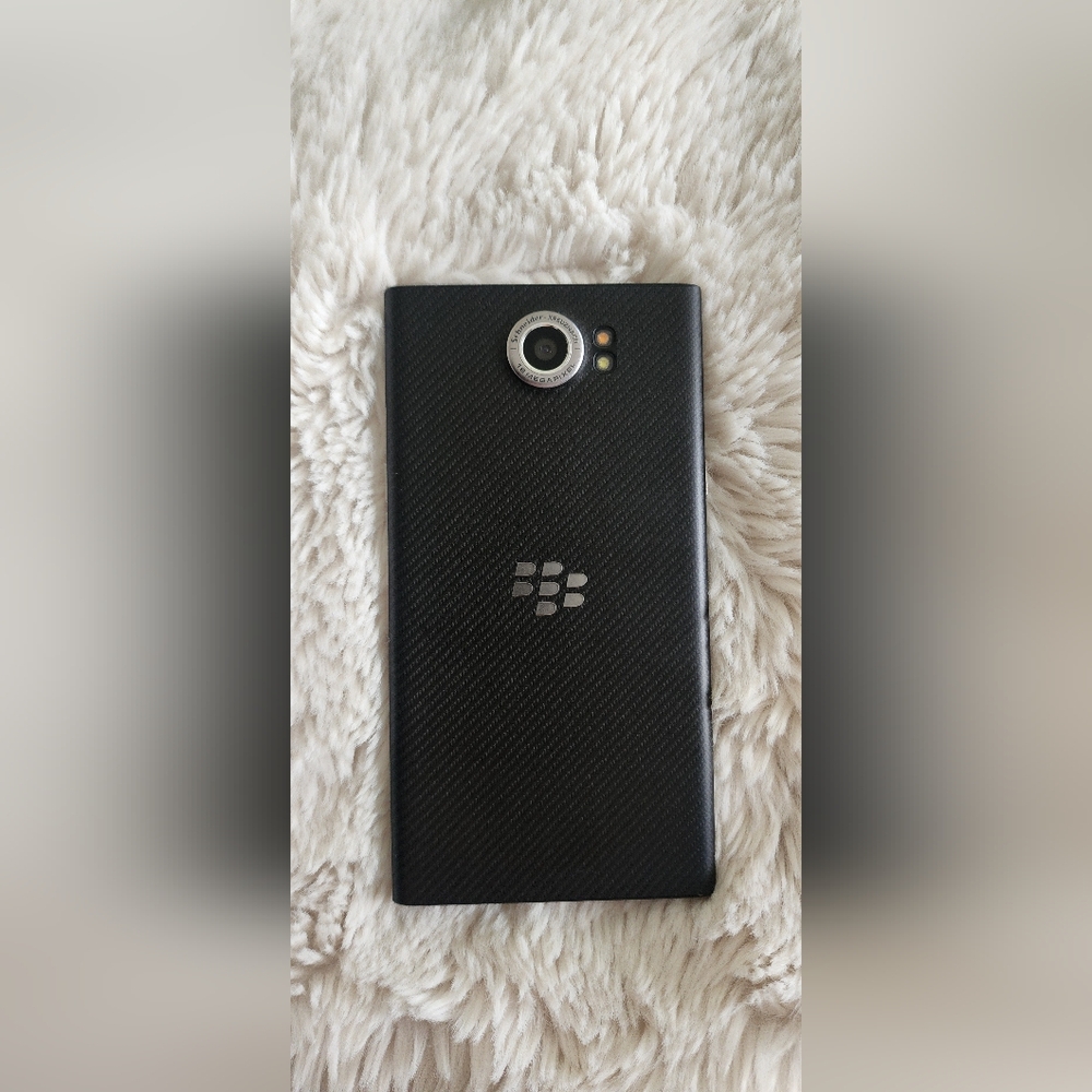 BlackBerry Priv Smartphone with Keyboard - Picture 4 of 4